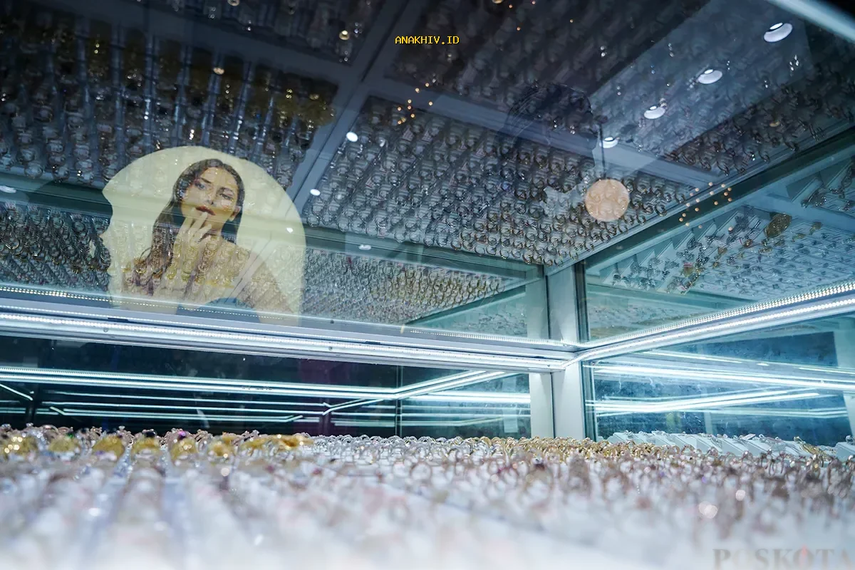 Harga Emas 24 Karat Naik Tajam Jelang Akhir Pekan, Capai Rp2.610.000 per Gram!