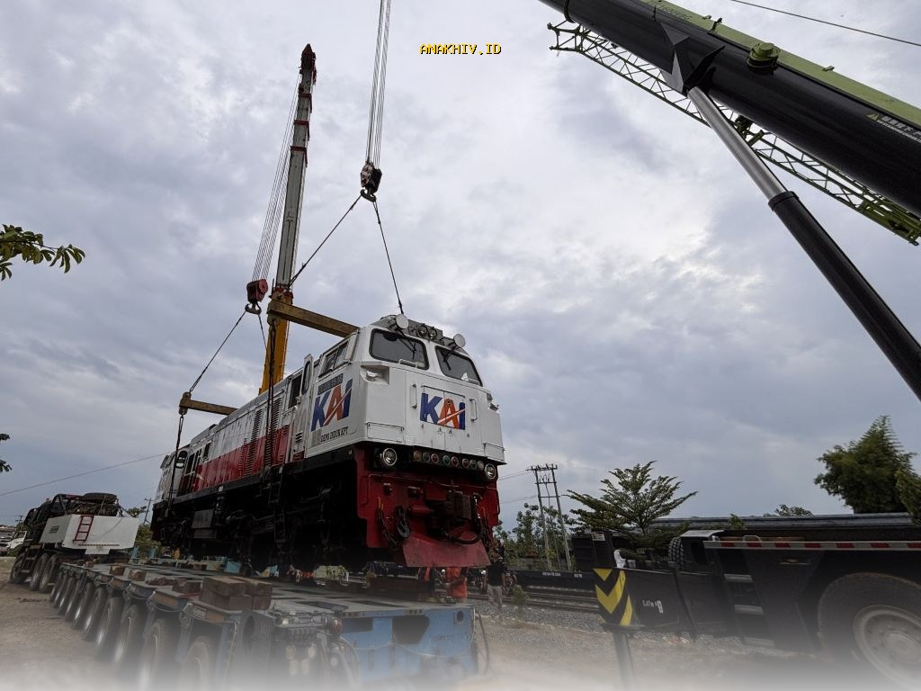 KAI Logistik Siapkan 12 Lokomotif untuk Angkutan Lebaran di Pulau Jawa!