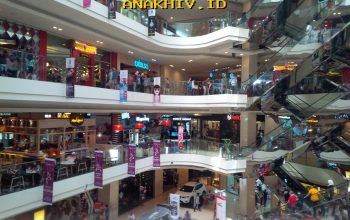 Antrean Panjang Pembeli di Mal H+1 Lebaran, Ini Penyebabnya!