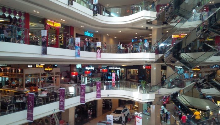 Antrean Panjang Pembeli di Mal H+1 Lebaran, Ini Penyebabnya!