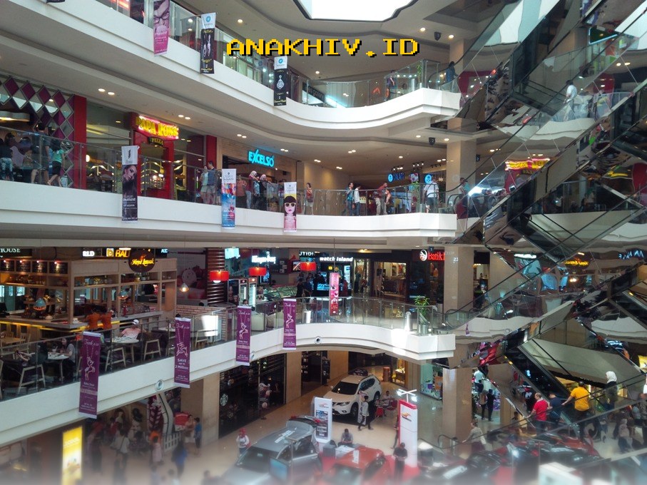 Antrean Panjang Pembeli di Mal H+1 Lebaran, Ini Penyebabnya!