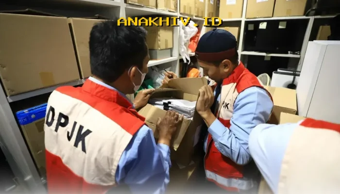 Operasi Gabungan Bareskrim-OJK Ungkap Praktik Ilegal di Kantor Sekuritas SCBD!