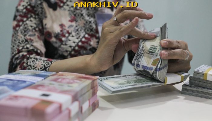 Rupiah Anjlok ke Rp17 Ribu, Dihantam Eskalasi Konflik Internasional!
