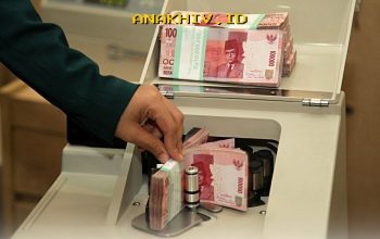 Rupiah Melemah ke Rp16.979 per Dolar AS pada Jumat Sore, Ini Penyebabnya!